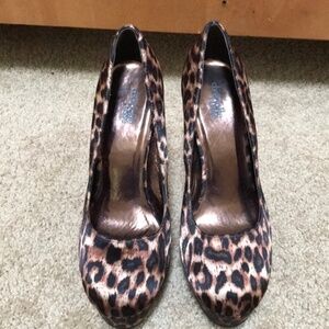 CHARLOTTE RUSSE Size 9 animal print platform pumps